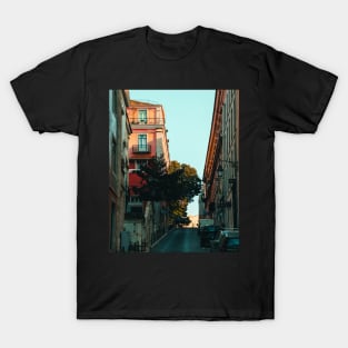 Quiet morning in the city II T-Shirt